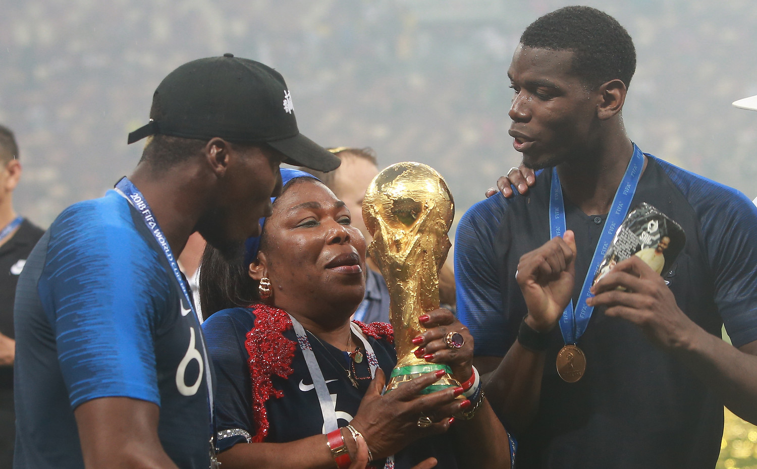 بوغبا يعلن سرقة ميداليته الخاصة بالفوز بكأس العالم 2018