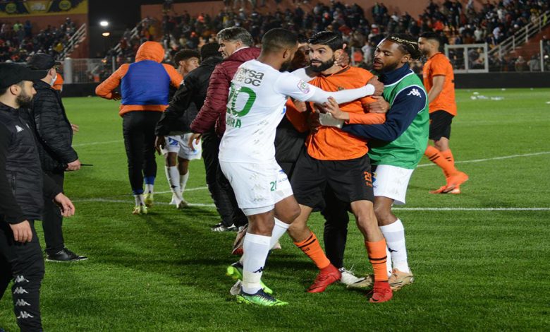 الجامعة تغرم الرجاء وتوقف متولي والحداد والهيلالي