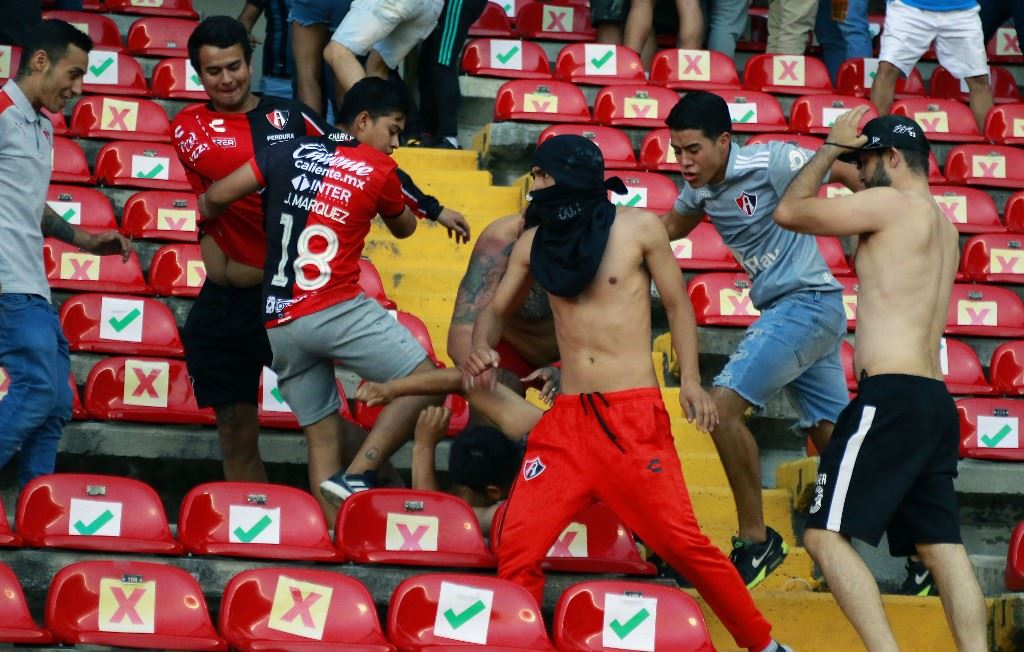 حظر الجماهير الزائرة بعد اشتباكات دامية في الدوري المكسيكي