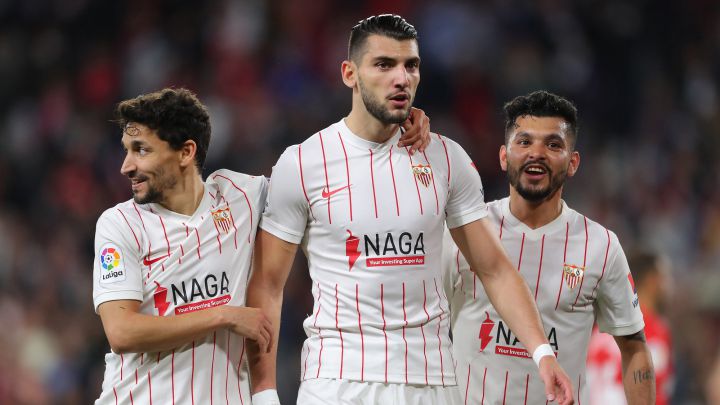 إشبيلية يقلب تأخره أمام غرناطة إلى فوز 4-2 في الدوري الإسباني