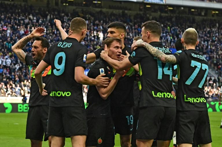 إنتر يضيق الخناق على ميلان في صدارة الدوري الإيطالي