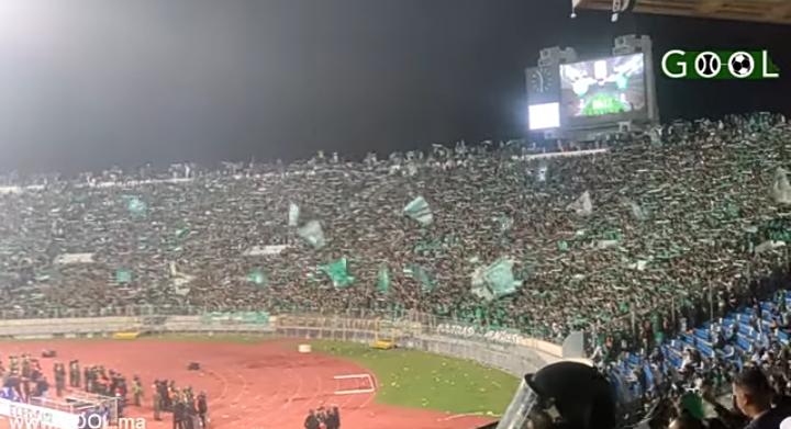 بالفيديو.. الجماهير الرجاوية تزلزل جنبات دونور بأغنية “رجاوي فلسطيني” تضامناً مع القضية الفلسطينية