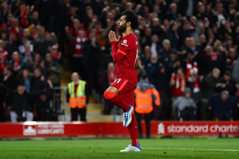 ليفربول يسحق مانشستر يونايتد ويعتلي صدارة الدوري الإنجليزي الممتاز