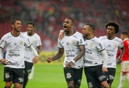 كورينثيانز ينفرد بصدارة الدوري البرازيلي