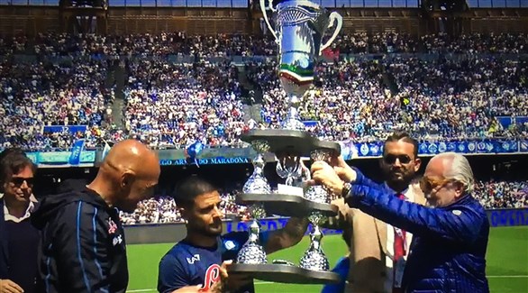 نابولي يفوز على جنوه ويطيح به من الدوري الإيطالي