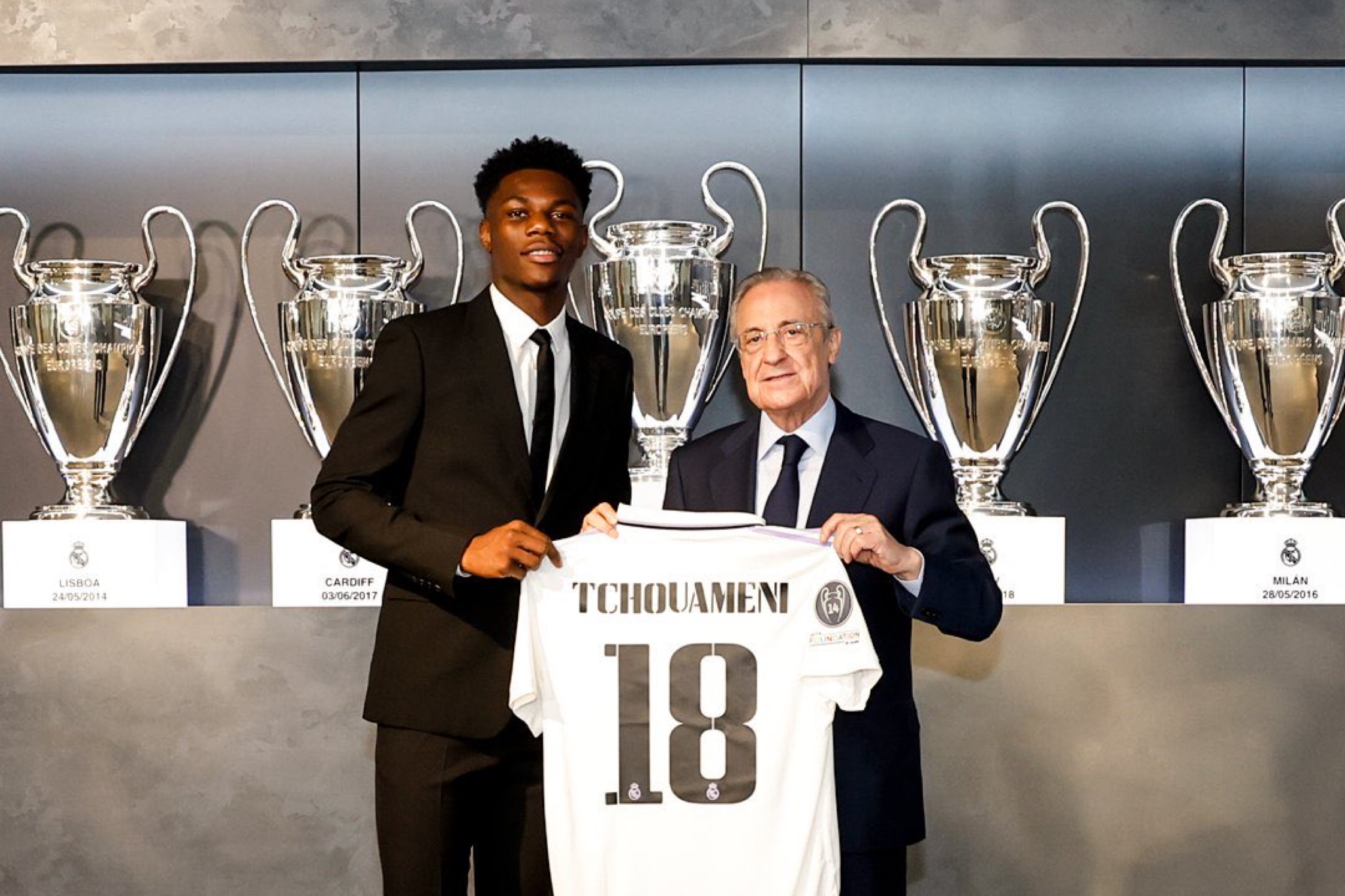تشواميني يوقع مع ريال مدريد ويحصل على قميص بيل