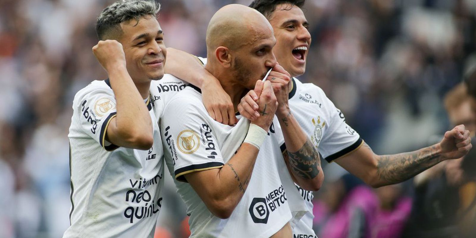 كورينثيانز يلحق ببالميراس في صدارة الدوري البرازيلي