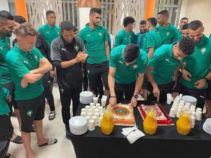 المحليون يحتفلون بلاعبي نهضة بركان والوداد الرياضي عقب تتويجهم بالكؤوس الإفريقية