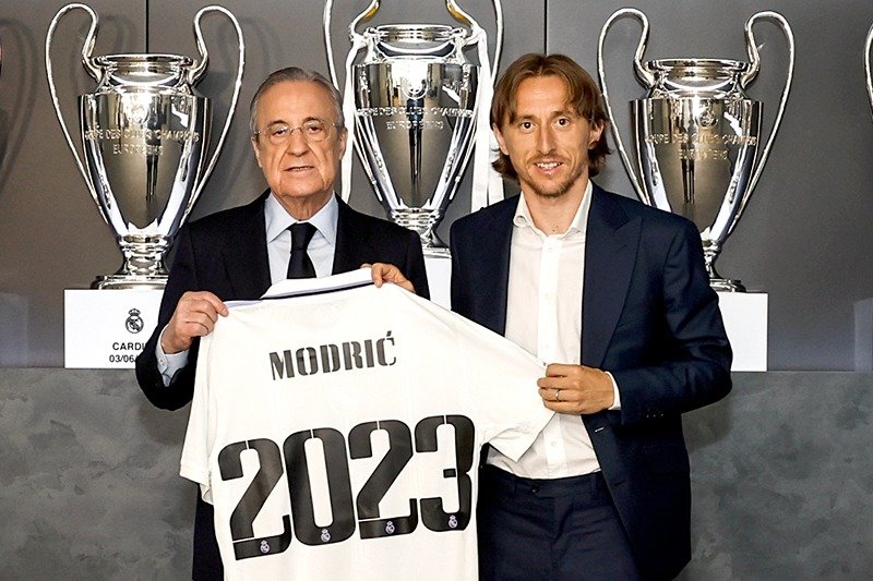 ريال مدريد يعلن تمديد تعاقده مع مودريتش