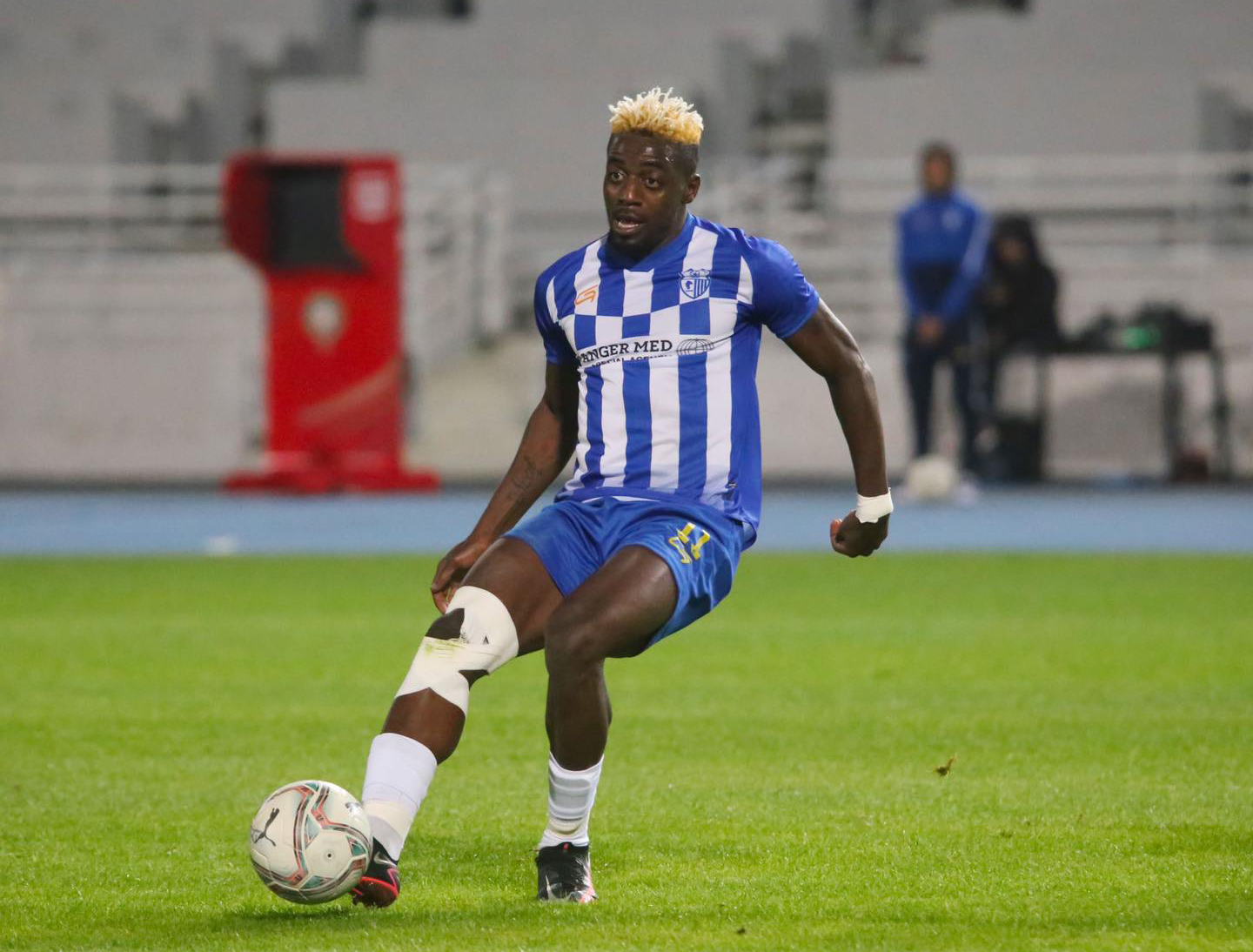 إيقاف لاعب اتحاد طنجة أكسيل مايي،  بسبب تصرف غير لائق
