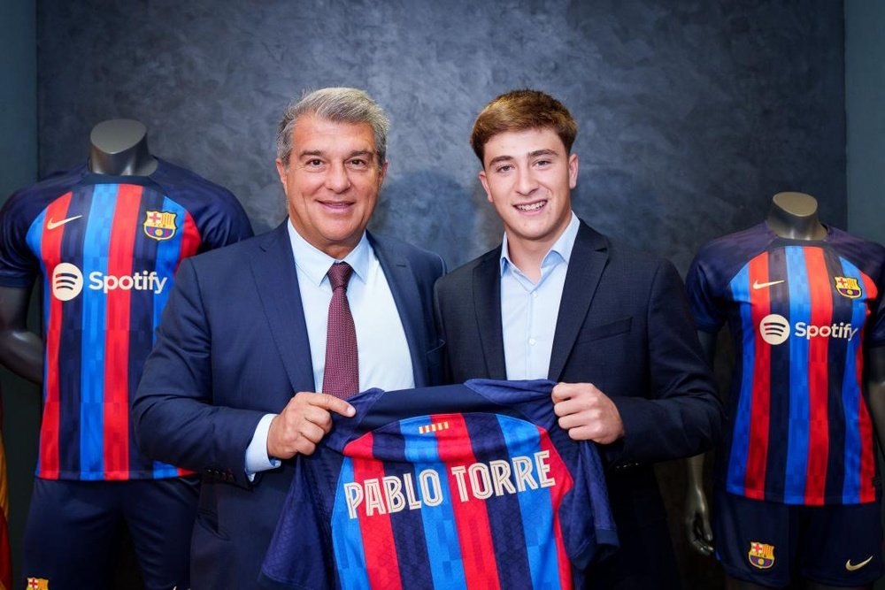 برشلونة يعلن ضم الشاب بابلو توري