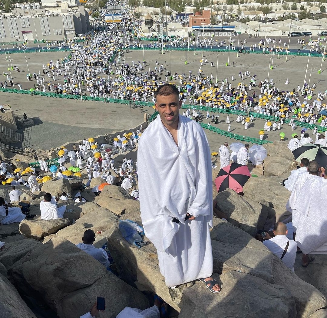 عبدالرزاق حمدالله يؤدي مناسك الحج