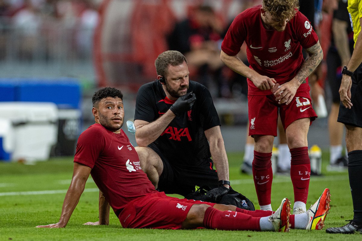 إصابة لاعب ليفربول أوكسليد-تشامبرلين
