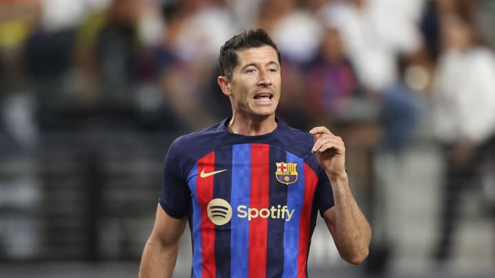 برشلونة يطرح تذاكر تقديم ليفاندوفسكي للجماهير