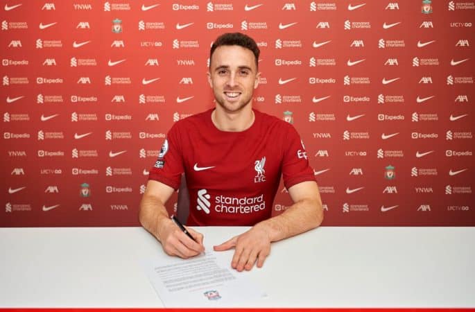 ليفربول يجدد عقد مهاجمه ديوغو جوتا