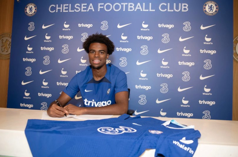 رسمياً.. تشيلسي يضم تشوكويميكا حتى 2028