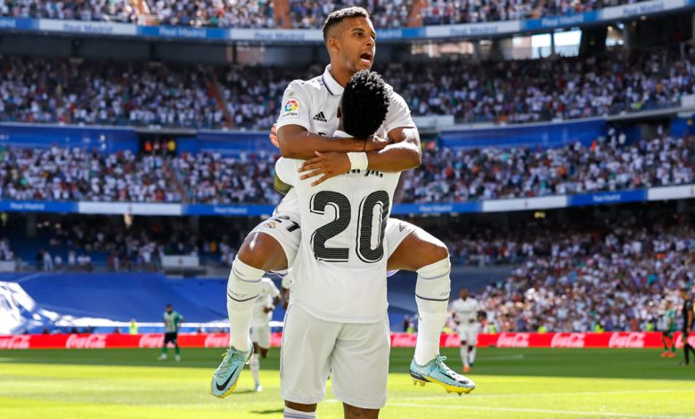 ريال مدريد يفوز على ريال بتيس ويغرد وحيدا في الصدارة
