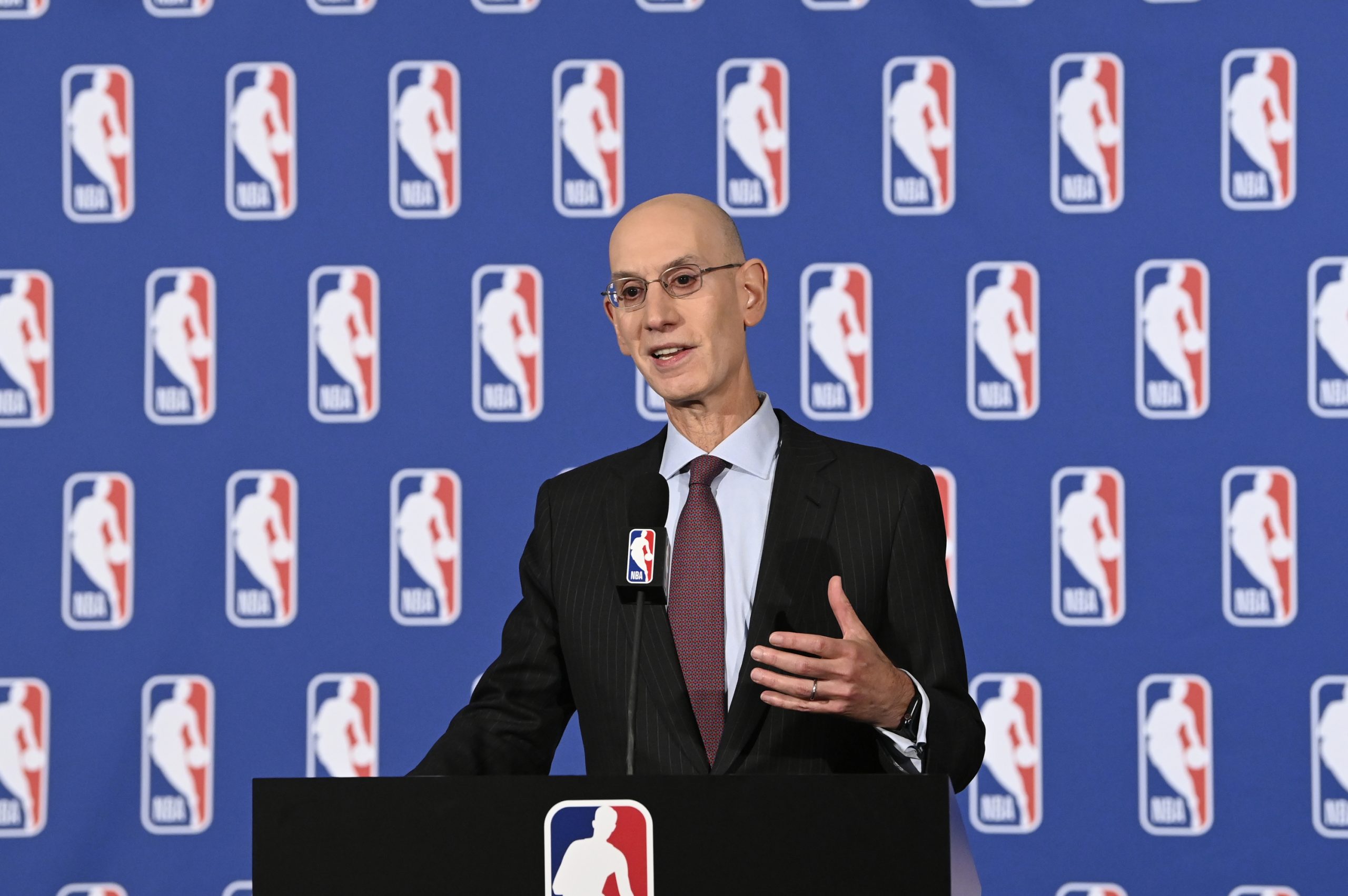 مفوض “NBA” يصف قرار بيع فينكس صنز وميركري بالصحيح
