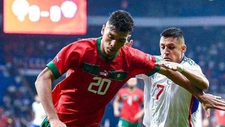 رومان سايس يشيد بأشرف داري ويوصفه بمستقبل دفاع الكرة المغربية