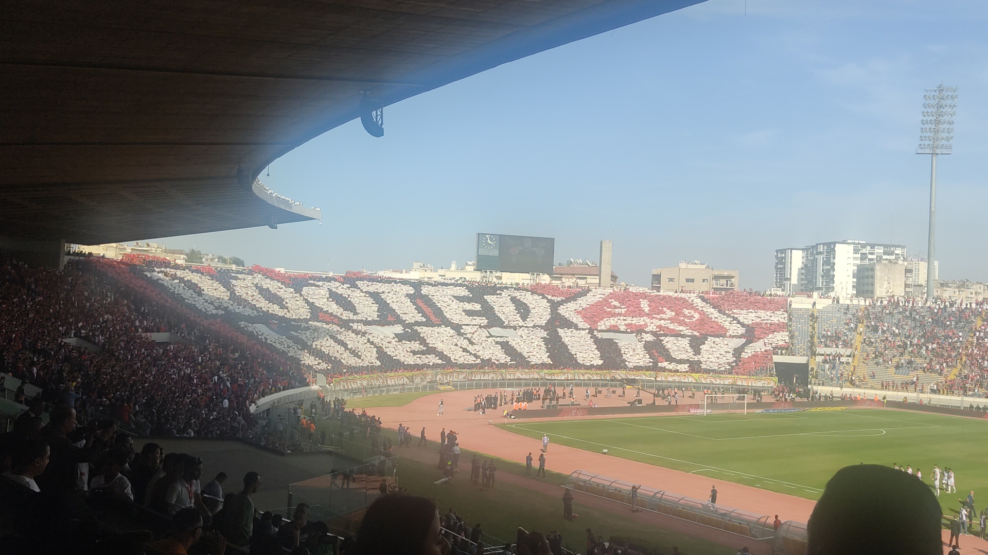 بالفيديو إبداع جماهير الوداد في الديربي أمام الرجاء تيفو رائع