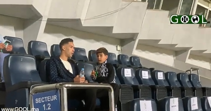 شاهد لاعب الرجاء السابق بدر بانون وابنه حاضر في دونور لمساندة النسور أمام الحسنية