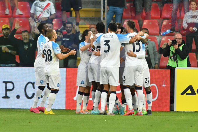 الدوري الإيطالي: نابولي يهزم كريمونيزي ويحلق في الصدارة