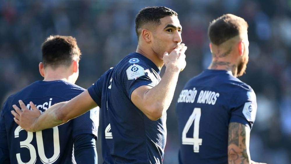 الفيفا تتغنى بأشرف حكيمي قبل نهائيات كأس العالم