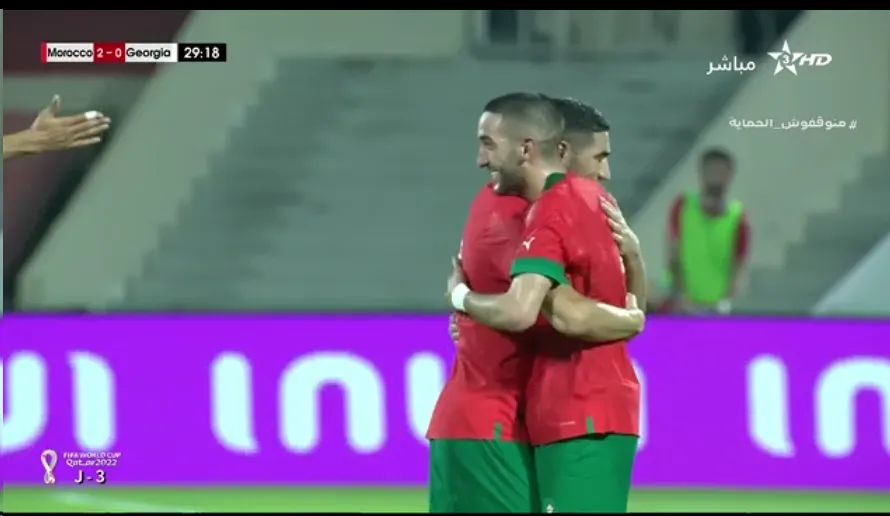 فيديو… حكيم زياش يسجل هدفا عالميا من مسافة بعيدة