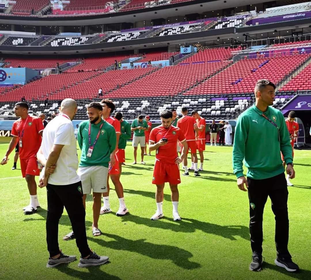 بالصور…المنتخب المغربي يتفقد أرضية ملعب البيت قبل مواجهة كرواتيا