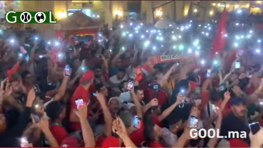 بالفيديو.. الجماهير المغربية تحتل أزقة قطر وتردد أهازيج تشجيعاً للأسود أمام الشياطين