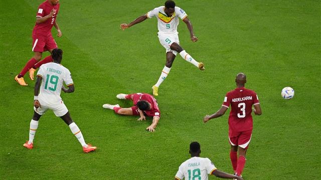 قطر تغادر كأس العالم بعد الخسارة أمام السنغال بثلاثية