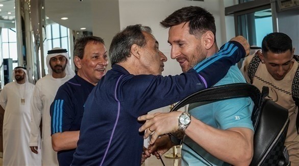 ميسي يصل أبوظبي استعداداً لمواجهة منتخب الإمارات