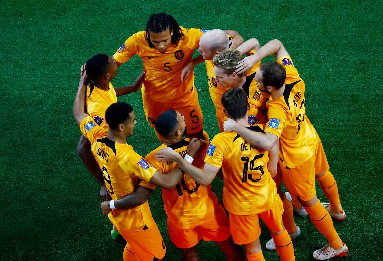 فرحة لاعبي المنتخب الهولندي بالفوز