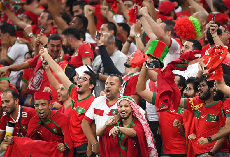 زئير الجماهير … سر نجاح قصة “أسود الأطلس”!
