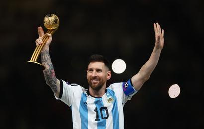 ميسي يتوج بجائزة أفضل لاعب في كأس العالم قطر