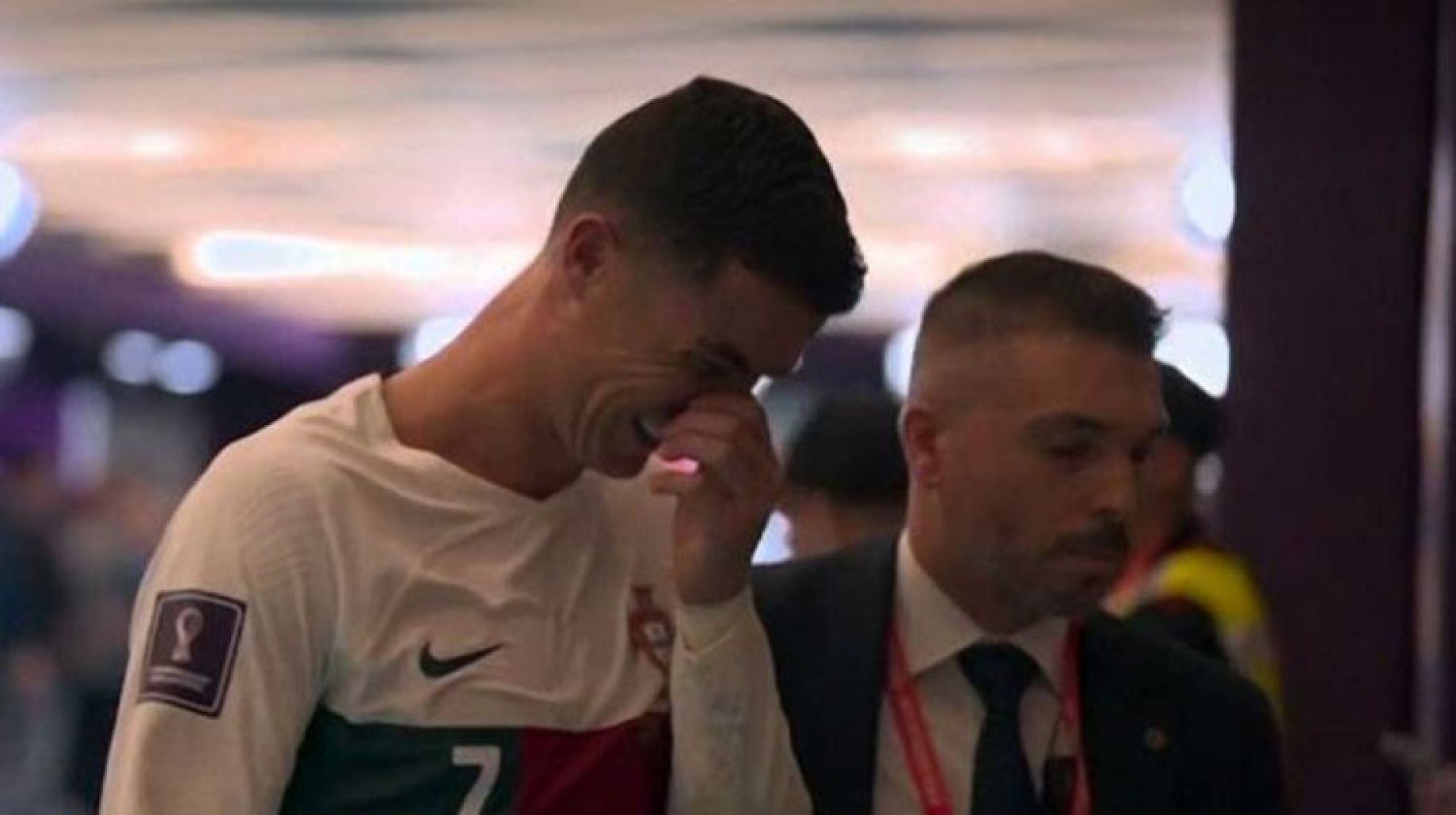 رونالدو يخرج باكيا بعد الاقصاء على يد المنتخب المغربي