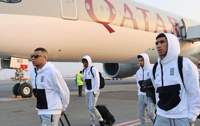 حكيمي يحط الرحال بقطر لمواجهة نجوم الدوري السعودي