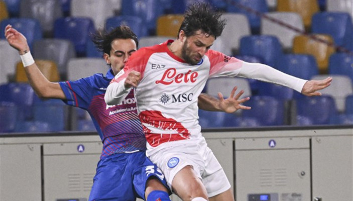 كريمونيزيي يطيح بنابولي خارج كأس إيطاليا