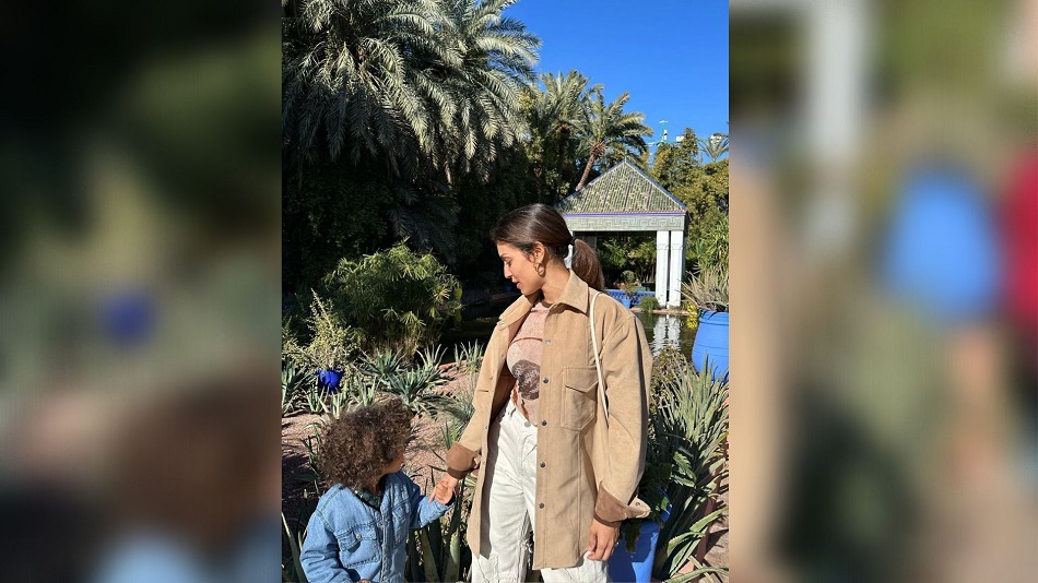 أشرف حكيمي رفقة زوجته وعائلته في عطلة بمراكش