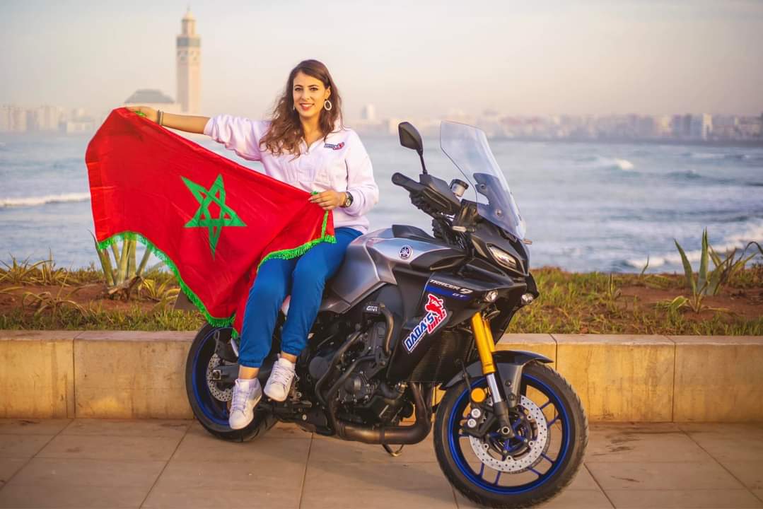 البطلة عفاف حمدون تخوض تجربة تحدي ” طواف الدراجات النارية” عبر العديد من مدن المملكة