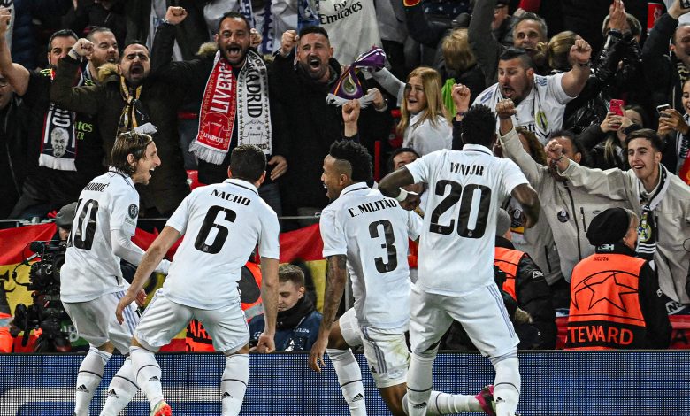 ريال مدريد يسحق مضيفه ليفربول ويضع قدما في ربع نهائي دوري الأبطال