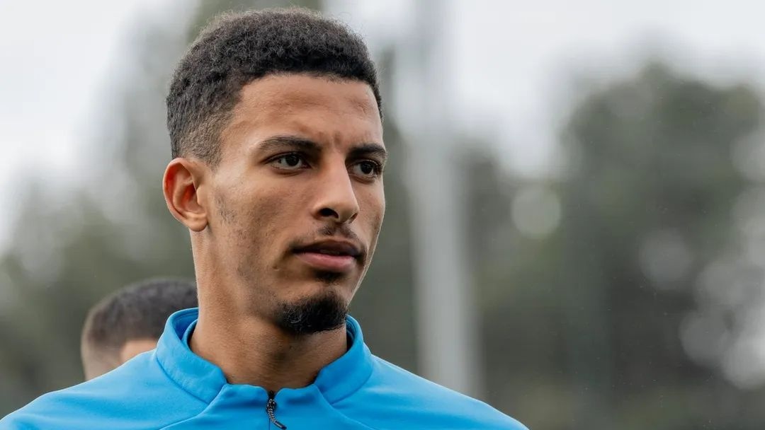 مارسيليا الفرنسي يتغنى بعز الدين أوناحي “الأسد يبقى أسد أخويا”