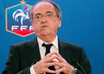 رئيس الاتحاد الفرنسي لكرة القدم يستقيل من منصبه