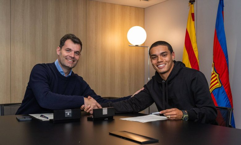 برشلونة يعلن تعاقده مع نجل الأسطورة البرازيلية رونالدينيو