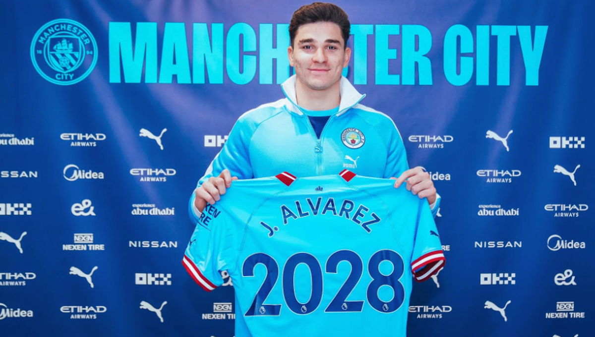 جوليان ألفاريز باق مع مانشستر سيتي حتى 2028