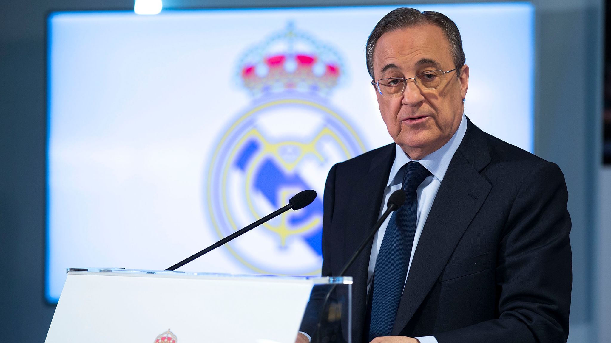 حكم إسباني سابق يفضح ريال مدريد ويُطمئن برشلونة