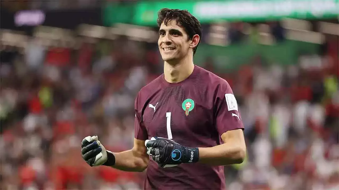 ياسين بونو يكشف خبايا تألق الأسود في كأس العالم 2022