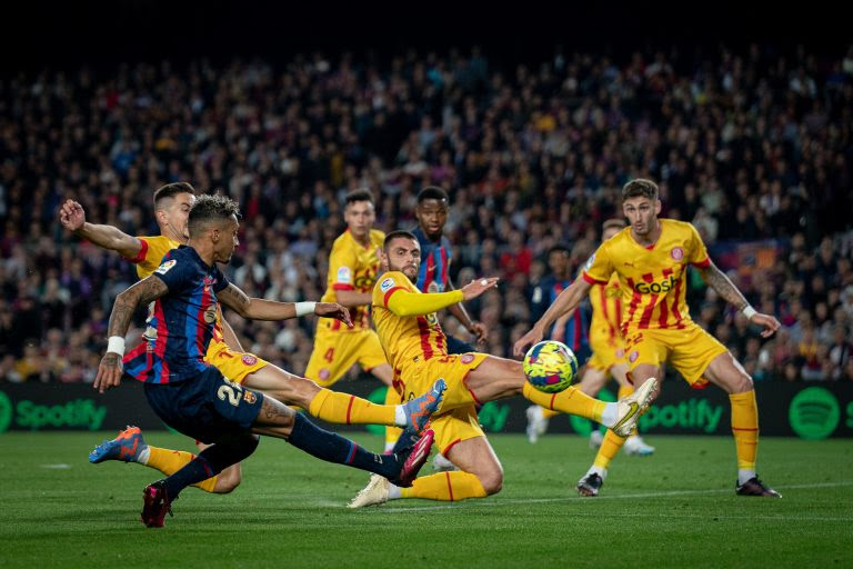 الليغا: برشلونة المتصدر يكتفي بالتعادل أمام جيرونا ويوسع الفارق مع غريمه ريال مدريد إلى 13 نقطة