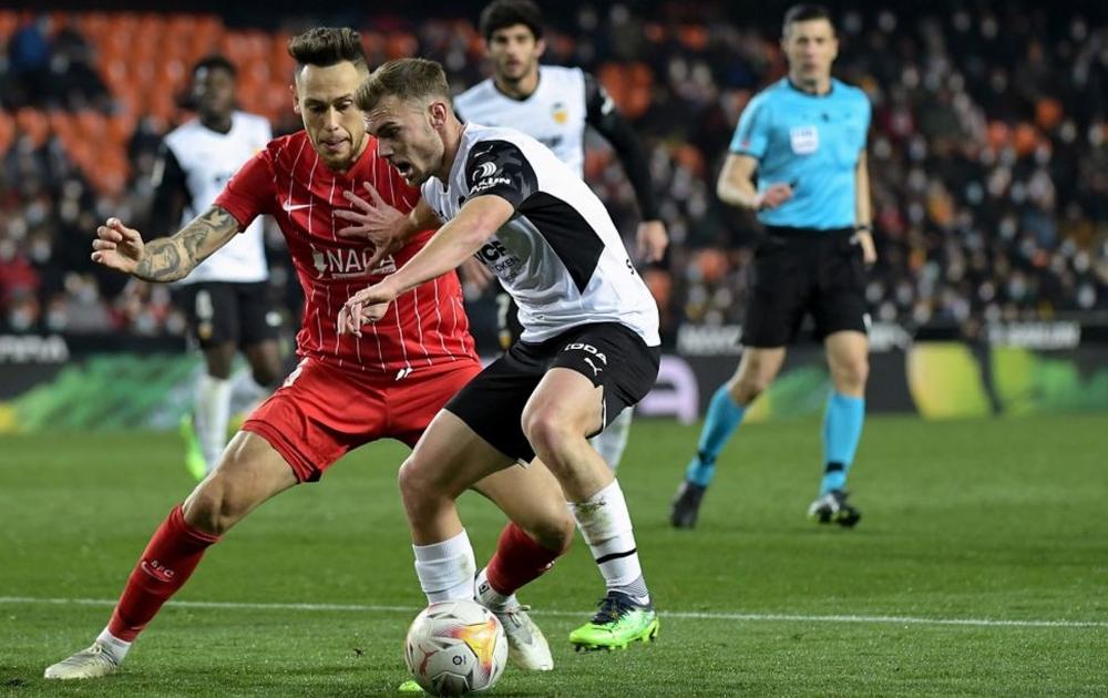 في غياب بونو وحضور النصيري.. إشبيلية يعود بفوز ثمين من ملعب فالنسيا بهدفين نظيفين