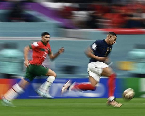 الفيفا يستعين بصورة حكيمي ومبابي بخصوص رمضان